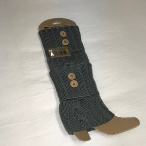 ENVY LADIES LEG WARMERS WITH 4 BUTTONS OLIVE LIKE COLOR SHIPS WO CARDBOARD